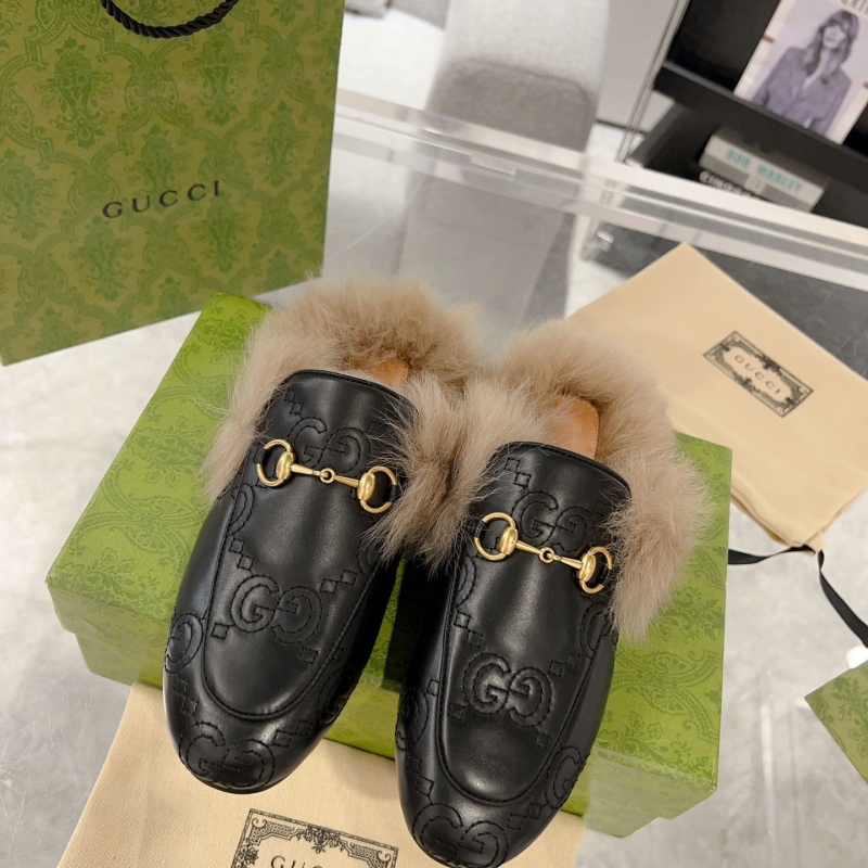 G*u*i slippers